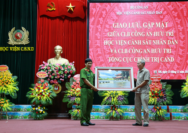 Câu lạc bộ Công an hưu trí Công an tỉnh Bắc Ninh chúc mừng Học viện